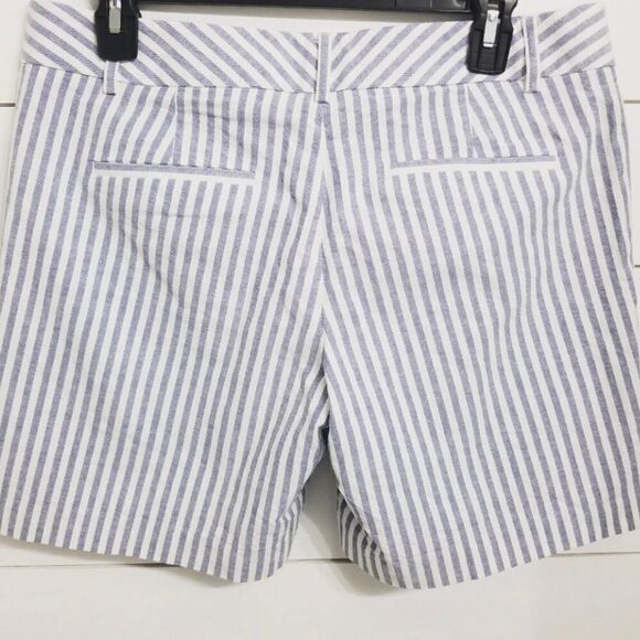 ✨HP✨Express Striped Dressy Shorts✨ - Picture 4 of 5